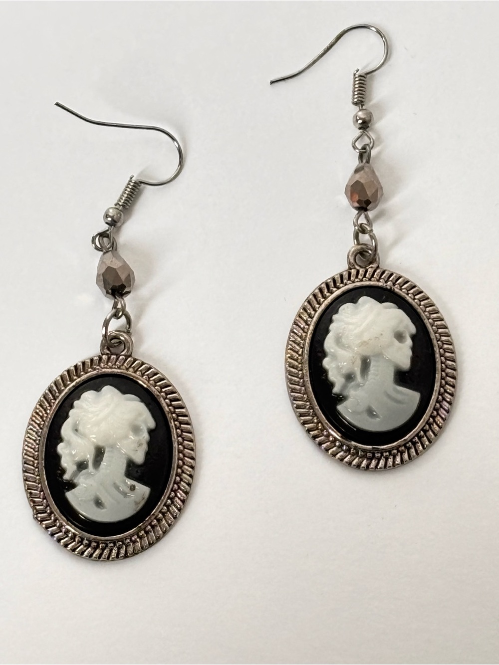 Halloween 🎃 Vintage-Inspired skeletons Cameo Drop Earrings in Black and Silver